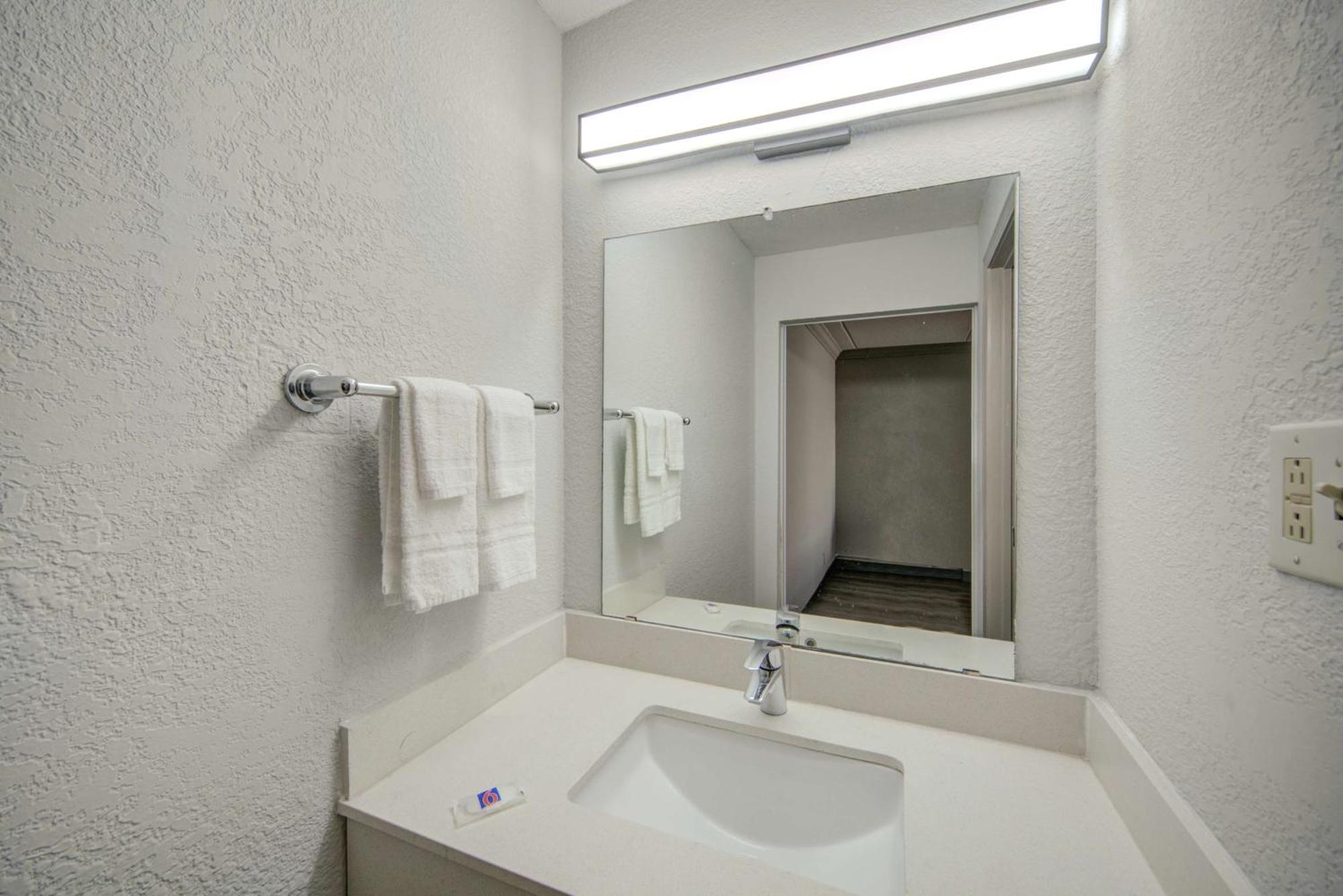 Motel 6 San Antonio, Tx I-35 North Corridor Екстериор снимка