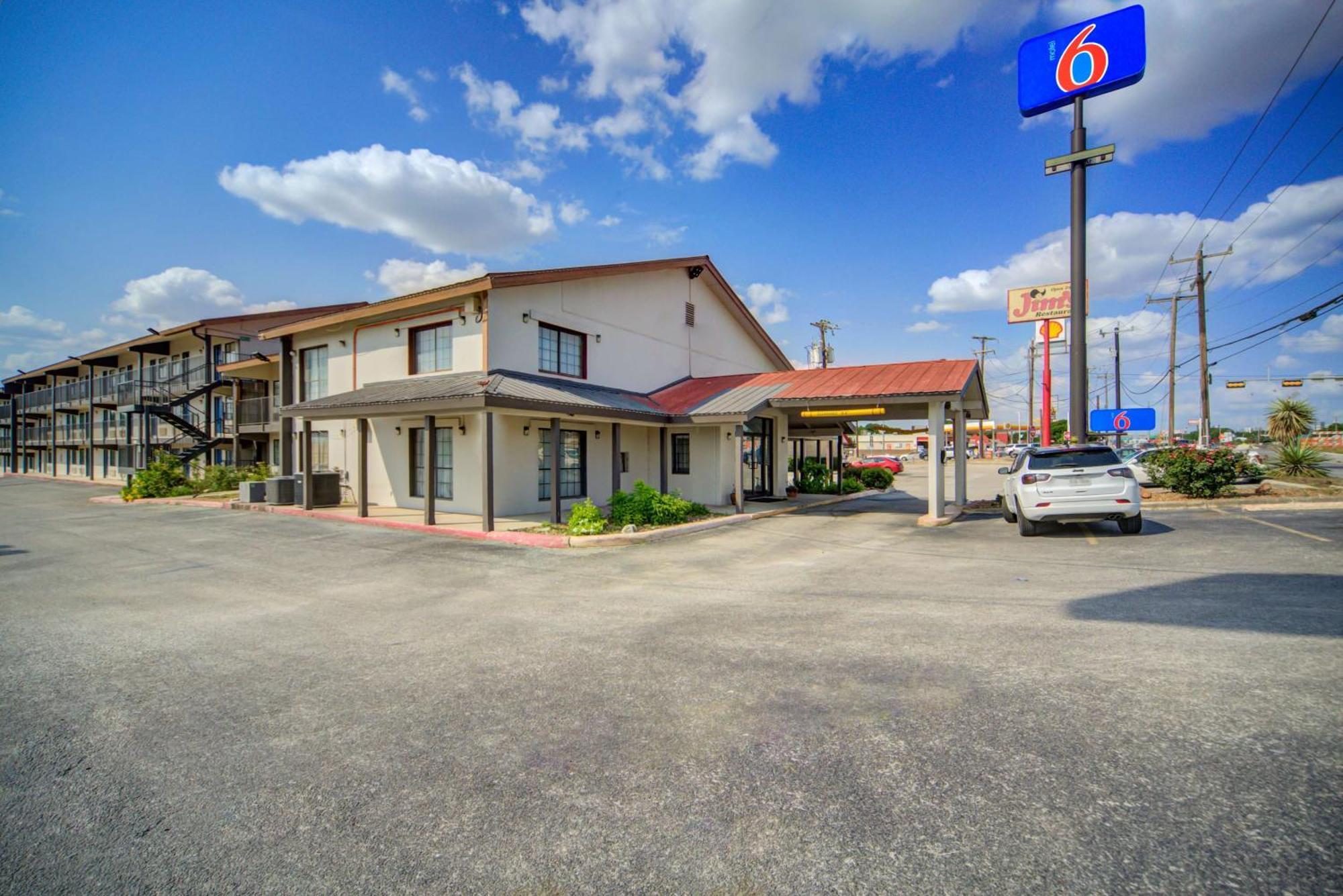 Motel 6 San Antonio, Tx I-35 North Corridor Екстериор снимка
